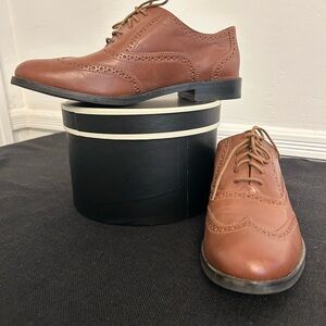 Cole Haan Women’s Wingtip Lace up Oxford’s, Size 8.5
